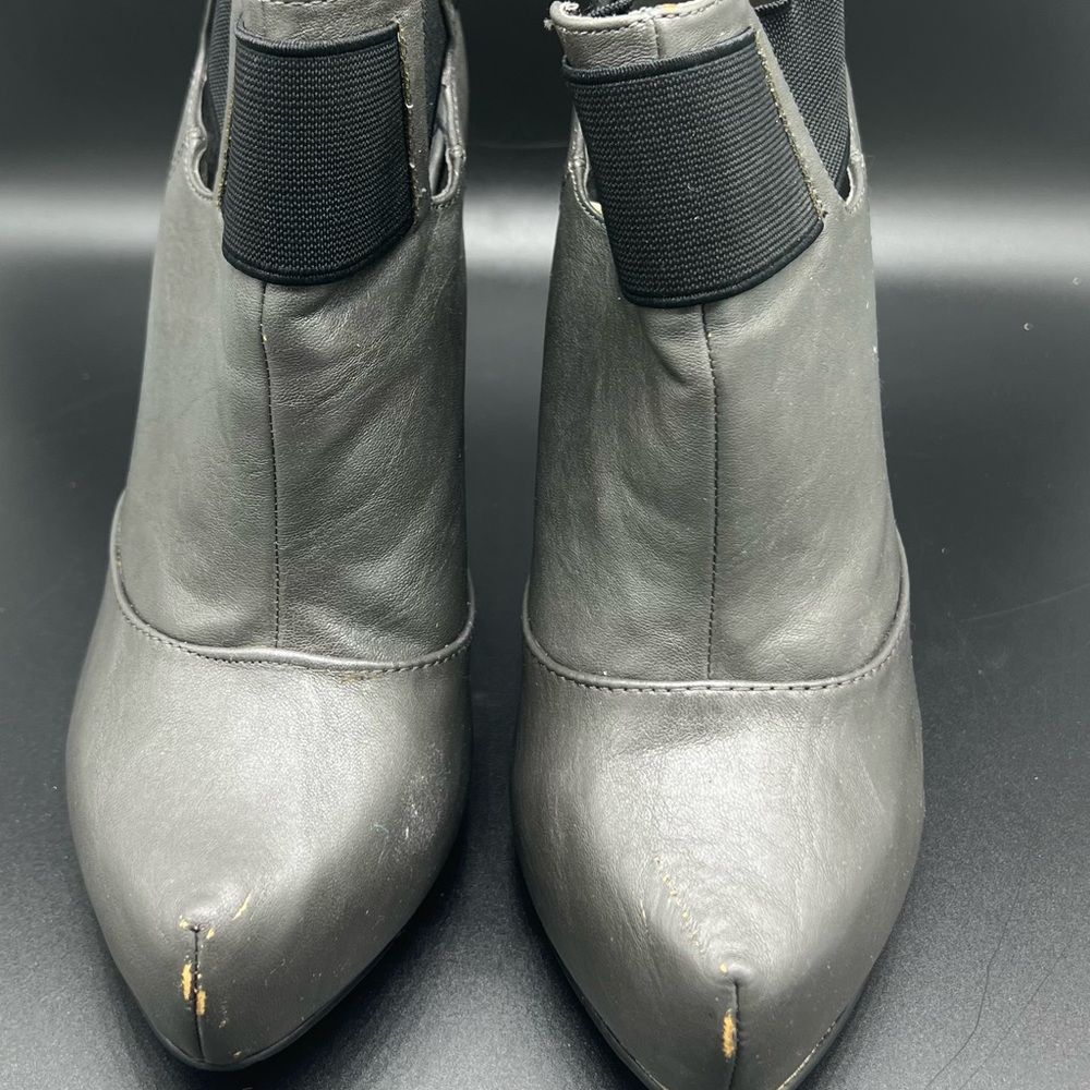 Gomax 6.5 Grey and black ankle boots